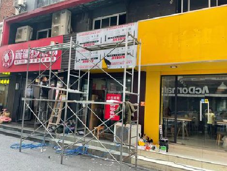 万安制作广告招牌如何避免它发黄？